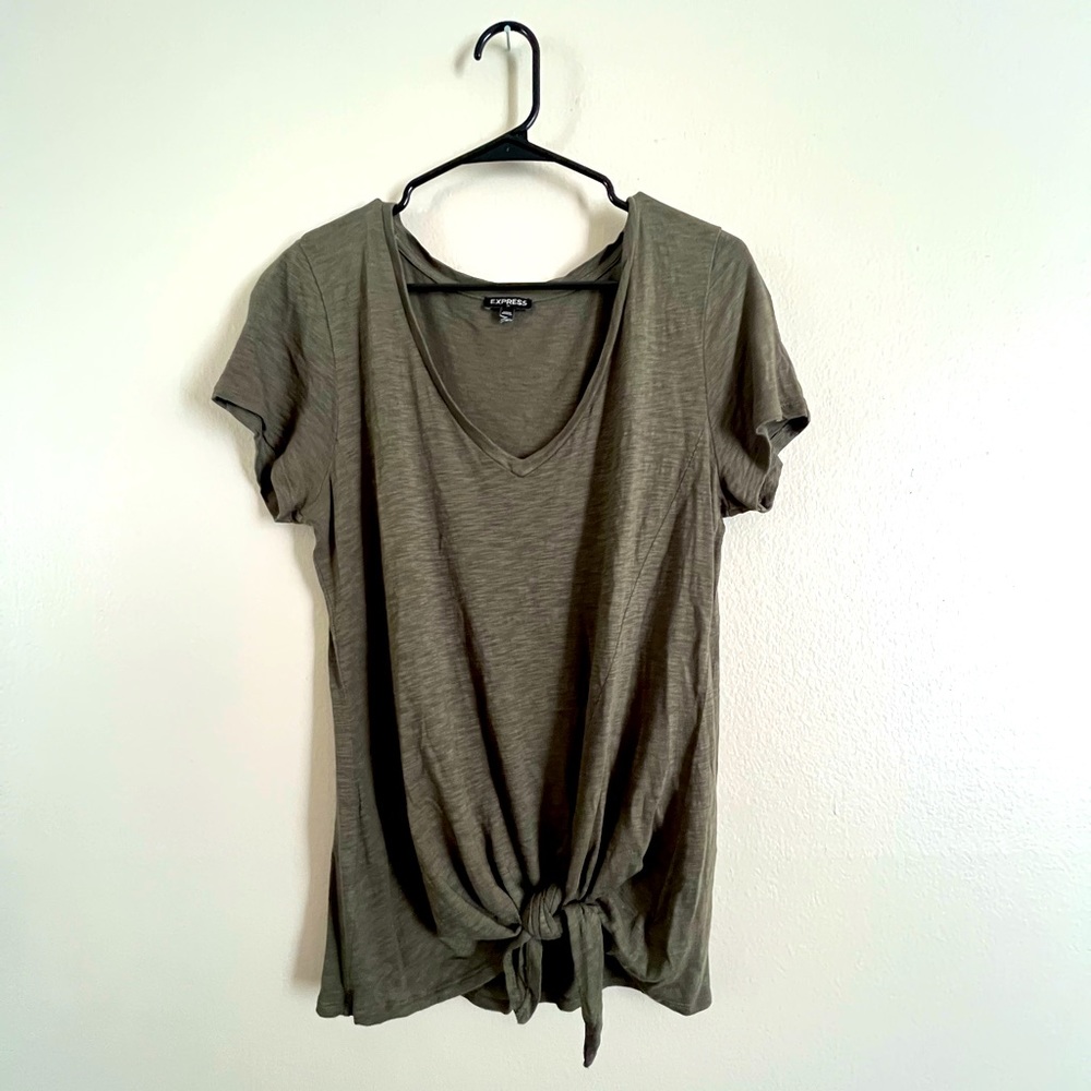 V-Neck Tied Shirt 🌿
